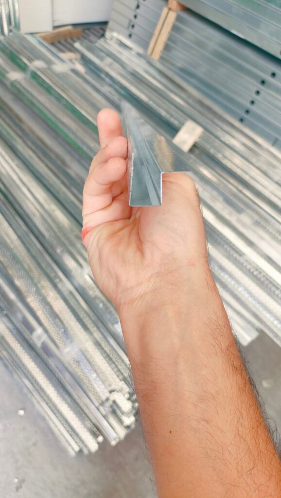 cornier cache lumiere